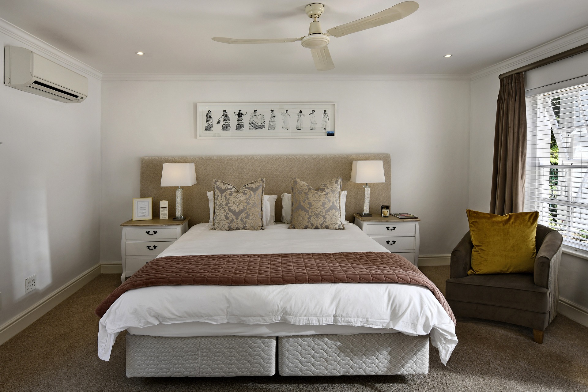 Sypialnia z łóżkiem tapicerowanym